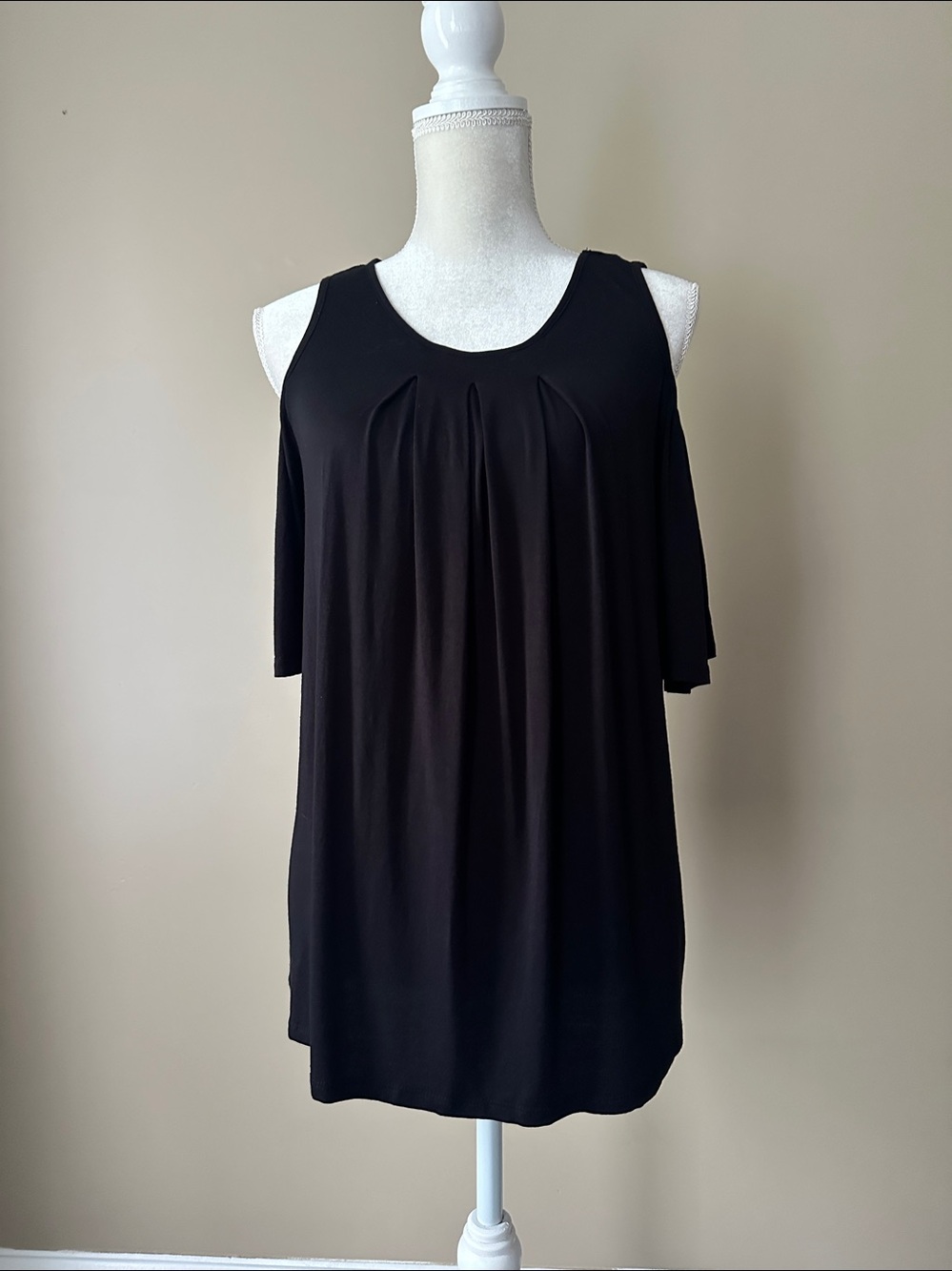 Max Studio black cold shoulder top size M